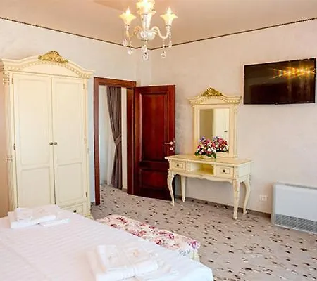 Almar Luxury מלון
